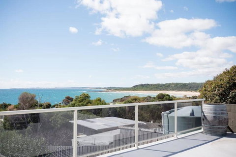 Idyllic Weymouth Retreat With Ocean Views - Hervey Bay Accommodation 2