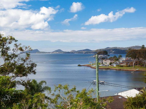 Iluka Stunning Air Conditioned House With WI FI And Water Views - Hervey Bay Accommodation 0