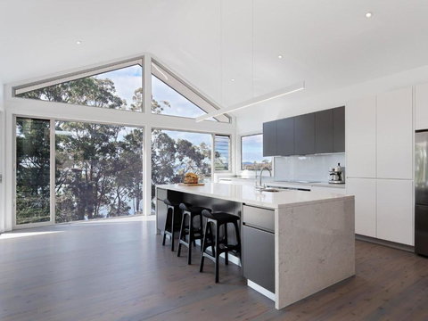 Iluka Stunning Air Conditioned House With WI FI And Water Views - Hervey Bay Accommodation 1