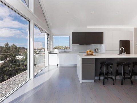 Iluka Stunning Air Conditioned House With WI FI And Water Views - Hervey Bay Accommodation 3