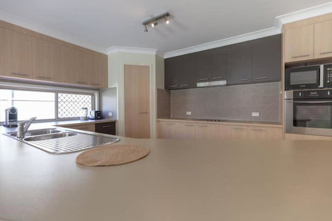 Immaculate House, Indulgent Living! - Hervey Bay Accommodation 2