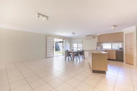 Immaculate House, Indulgent Living! - Hervey Bay Accommodation 3