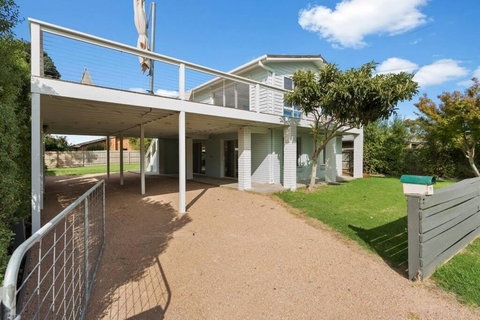 Imollu Beach House 5-Bed 2 5-Bath - Hervey Bay Accommodation 1