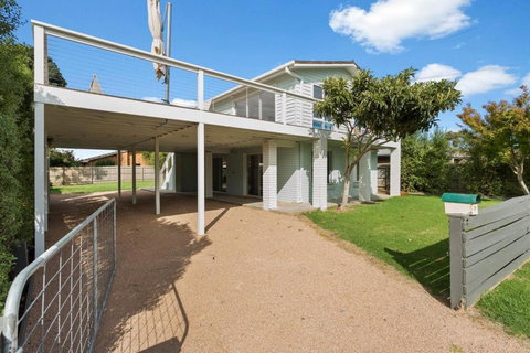 Imollu Beach House 5-Bed 2 5-Bath - Hervey Bay Accommodation 0