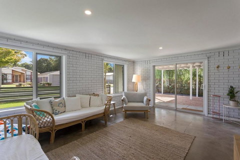 Imollu Beach House 5-Bed 2 5-Bath - Hervey Bay Accommodation 3