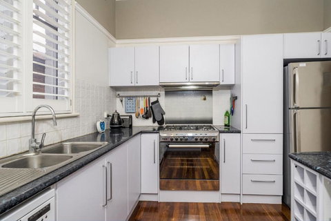 Incredible 3-Bed Renovated Home With Huge Garden - Hervey Bay Accommodation 2