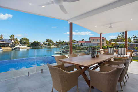 INCREDIBLE VALUE - Perfect For Large Families - Hervey Bay Accommodation 1