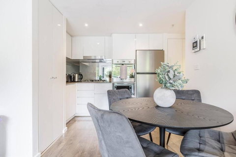 Indigo Breeze - Explore The Heart Of North Melbourne - Hervey Bay Accommodation 1