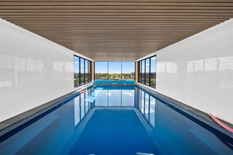 Indoor Pool Gym: Modern Hideout 12-Min From CBD - Hervey Bay Accommodation 0