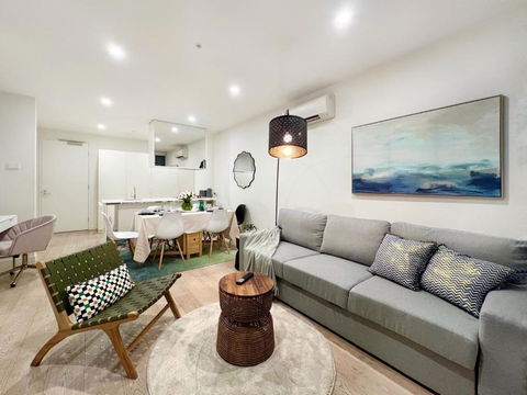 Indulge Luxury Holiday Near Brighton Beach With Private Garden Parking - Tourism Hervey Bay 1