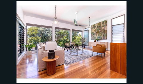 IndulgeAtSurfriders - Hervey Bay Accommodation 1