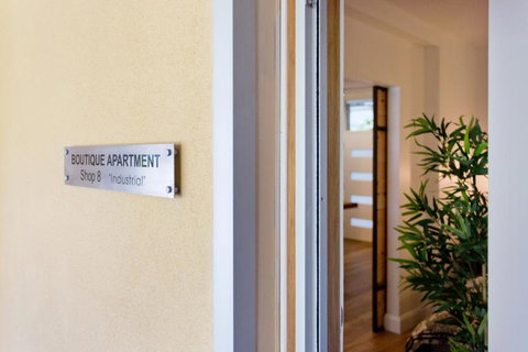 Industrial Central Apartment - Shop 8 - Hervey Bay Accommodation 2