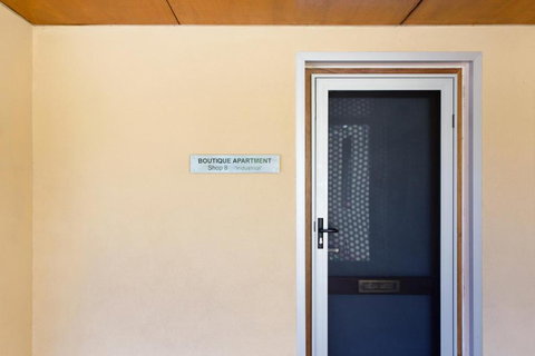 Industrial Central Apartment - Shop 8 - Hervey Bay Accommodation 1