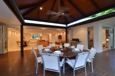 Innaminny - 4 Bedroom Luxury Beachside Getaway - Tourism Hervey Bay 1