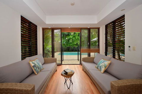 Innaminny - 4 Bedroom Luxury Beachside Getaway - Tourism Hervey Bay 2