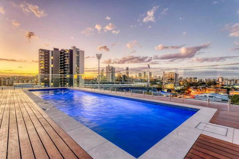 Inner City 1 Bedroom Apartment With Rooftop Pool And Parking - Serain Residences - Hervey Bay Accommodation 0