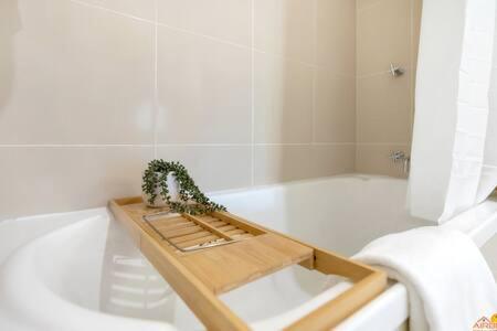 Inner City Cairns Vacation Unit - Tourism Hervey Bay 2