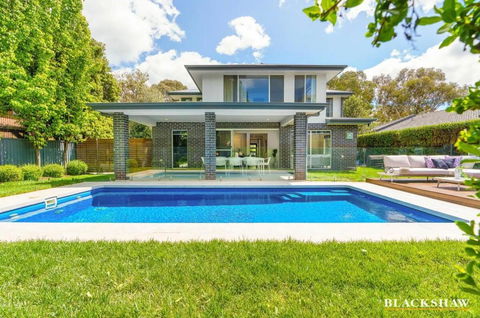 Inner City Oasis In OConnor - With Heated Pool - Tourism Hervey Bay 0