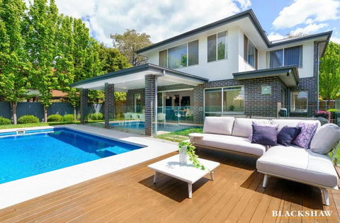 Inner City Oasis In OConnor - With Heated Pool - Tourism Hervey Bay 1