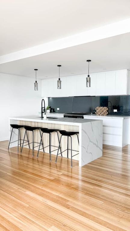 Incredible Views, Open Spaces, Holiday Villa Townsville - Hervey Bay Accommodation 2