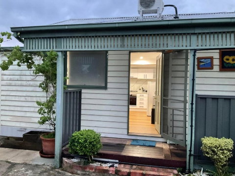 Hughesdale Private Studio - Tourism Hervey Bay 1
