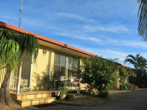 House And Van On The River - Hervey Bay Accommodation 1