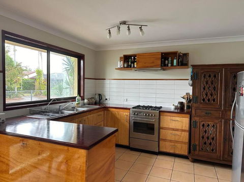 House And Van On The River - Hervey Bay Accommodation 2