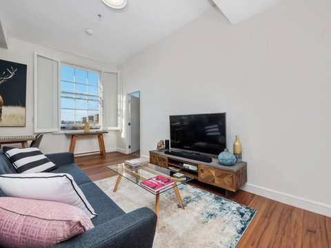 Inner-City Apartment Minutes Walk To Dining Hubs - Hervey Bay Accommodation 1