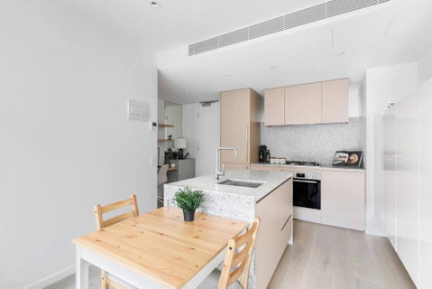 Inner-city Chic Near Markets And Flagstaff Station - Hervey Bay Accommodation 2