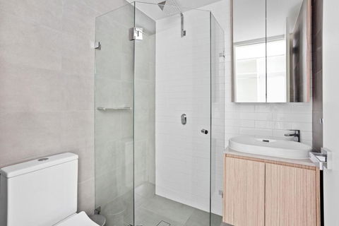 Inner West 1BR & Balcony - Mins To CBD - Tourism Hervey Bay 3