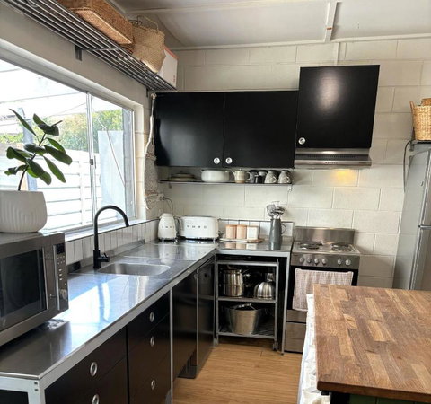 Inverloch Beach Shack - Hervey Bay Accommodation 3