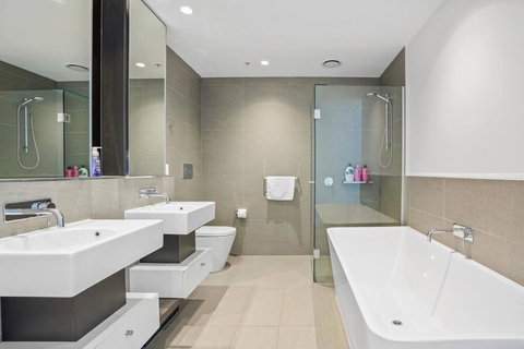 Irresistible Sunlit With Harbour And Bay View 3B2B1C - Hervey Bay Accommodation 2