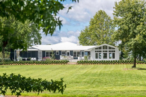 Isca House, Exeter, NSW - Hervey Bay Accommodation 0