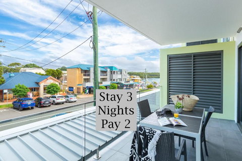 Ishtar Apartment 5- Water Views - Hervey Bay Accommodation 0