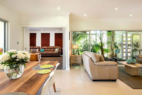 Adelphi Waterfront 2 Bedroom Ground Floor Home - Tourism Hervey Bay 2