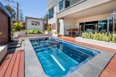Adelphi Waterfront 2 Bedroom Ground Floor Home - Tourism Hervey Bay 1