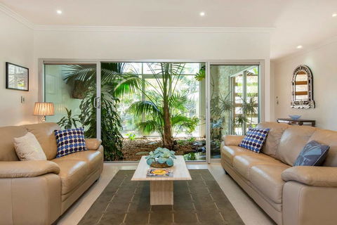 Adelphi Waterfront 2 Bedroom Ground Floor Home - Tourism Hervey Bay 0