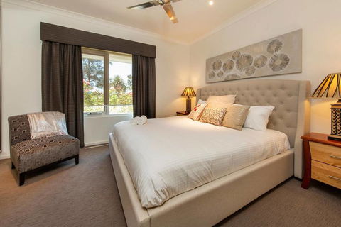 Adelphi Waterfront 2 Bedroom Ground Floor Home - Tourism Hervey Bay 3