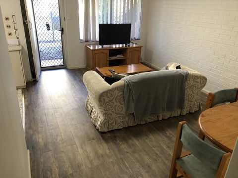 Affordable Comfortable Inglewood Apartment+Pool - Tourism Hervey Bay 1