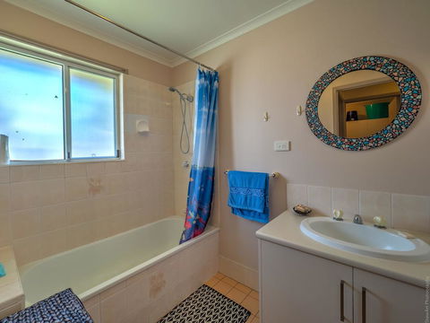 Affordable Holiday Home - Hervey Bay Accommodation 3