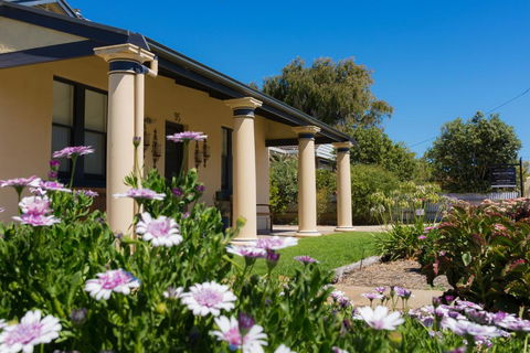 Agnes Cottage Bed & Breakfast - Hervey Bay Accommodation 0