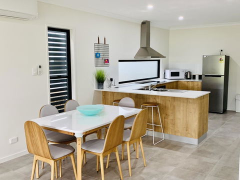 AIRLIE BEACH Delight. Hop, Skip Jump To Everything - Tourism Hervey Bay 2