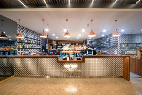 Airlie Beach Hotel - Hervey Bay Accommodation 2
