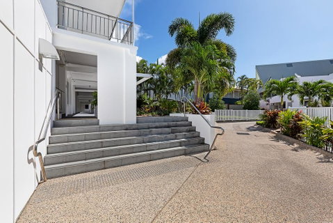 Airlie Beach Hotel - Hervey Bay Accommodation 1