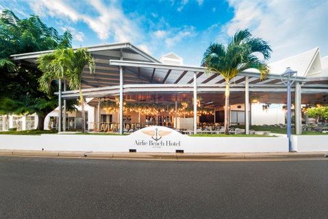 Airlie Beach Hotel - Hervey Bay Accommodation 0