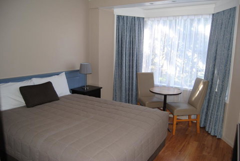 Airlie House Motor Inn - Tourism Hervey Bay 0