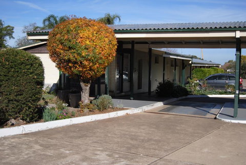 Airlie House Motor Inn - Tourism Hervey Bay 2