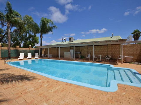 Albion Hotel - Hervey Bay Accommodation 0