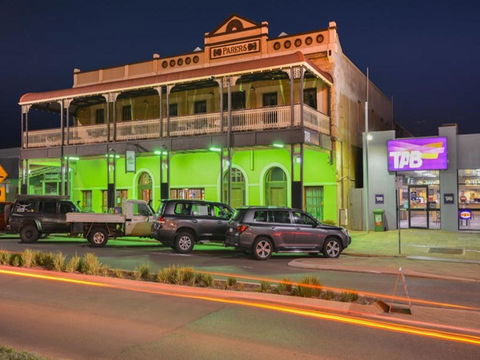 Albion Hotel - Hervey Bay Accommodation 1