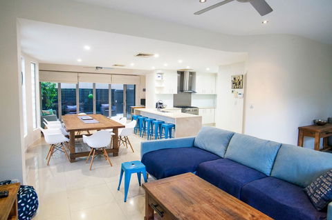 Alexandra Headland Luxury Townhouse - Hervey Bay Accommodation 0